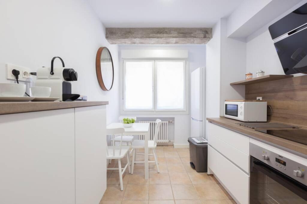 New Gorgeous Central Apartment - Beachfront - 3 Bd Σαν Σεμπαστιάν Εξωτερικό φωτογραφία