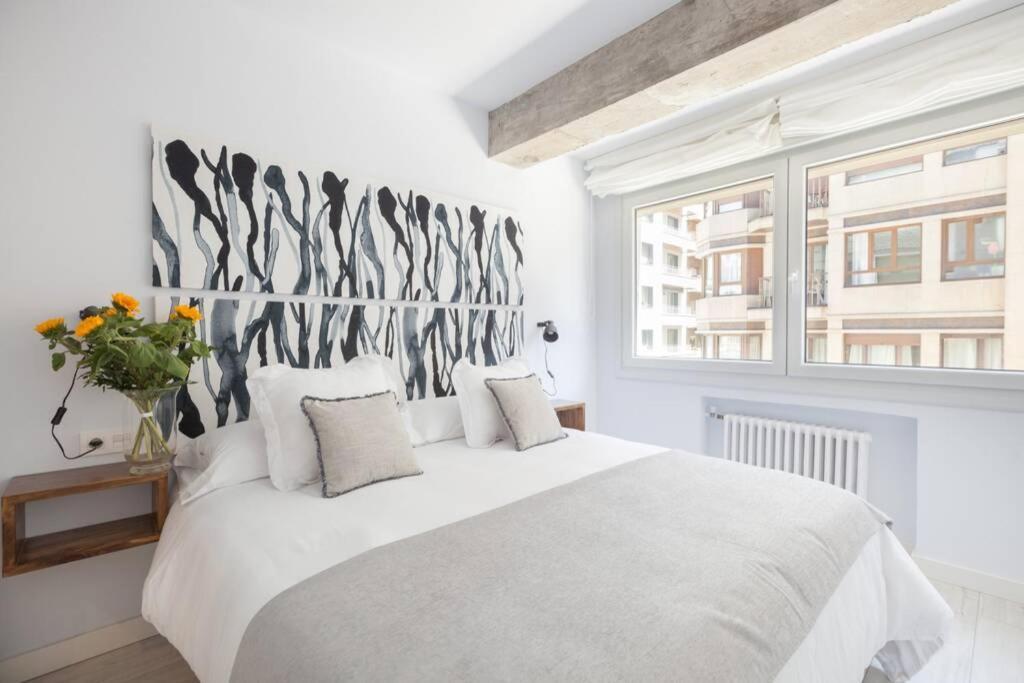 New Gorgeous Central Apartment - Beachfront - 3 Bd Σαν Σεμπαστιάν Εξωτερικό φωτογραφία