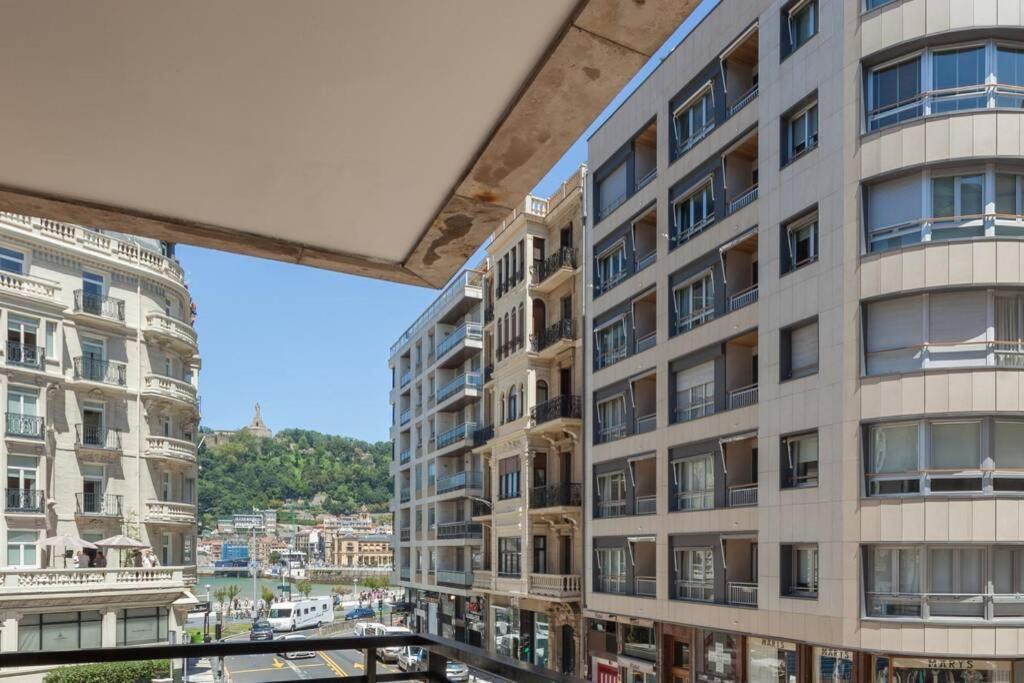 New Gorgeous Central Apartment - Beachfront - 3 Bd Σαν Σεμπαστιάν Εξωτερικό φωτογραφία
