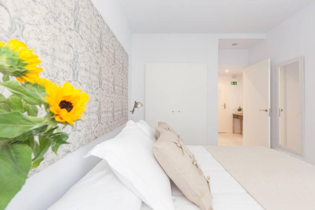 New Gorgeous Central Apartment - Beachfront - 3 Bd Σαν Σεμπαστιάν Εξωτερικό φωτογραφία